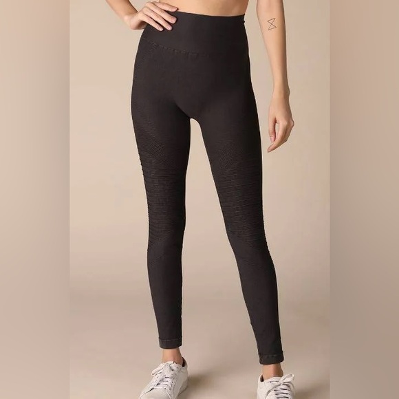 Vintage Black Moto Seamless Jeggings - Picture 3 of 14